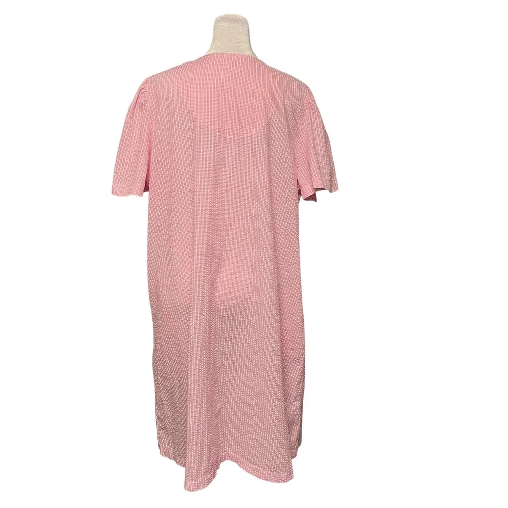 Miss Elaine Pink White Embroidered Seersucker Full Zip Robe Size Large NWOT - Picture 2 of 6